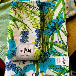 Vera Lillie’s/blue placemats with napkins set.